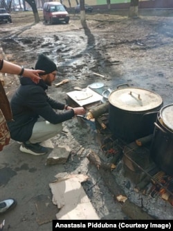 Чоловік Анастасії Піддубної Влад влаштував польову кухню в Маріуполі
