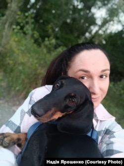 Надія Ярошенко з собакою Колою