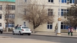 Diňle: Maryda mekdep we bakja garawullary alkogol barlagyna çekilýär