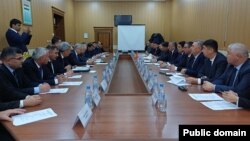 Кыргызстан менен Тажикстандын өкмөттөрүнүн жумушчу топторунун отуруму. 