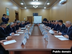 Кыргызстан менен Тажикстандын өкмөттөрүнүн жумушчу топторунун отуруму. Бустон, Тажикстан.