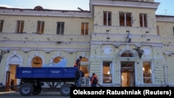 Вакзал у Херсоне пасьля нападу, архіўнае фота 