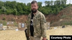 Пйотр Міткевич під час навчальних стрільб, 2023 рік