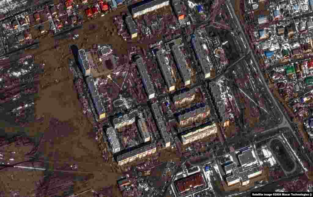 Residential areas in Orenburg are surrounded by floodwaters. &nbsp;