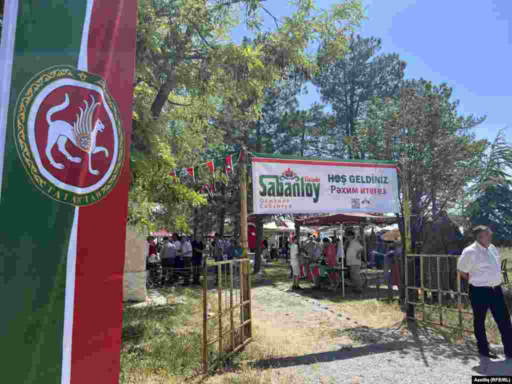 Госмания авылындагы парк 1990нчы елларда салына, аны халык Сабантуй җире дип атый