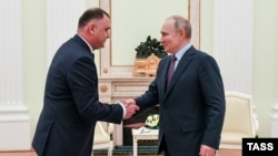 Алан Гаглоев и Владимир Путин, архивная фотография