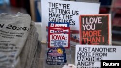 اقلام انتخاباتی در فروشگاهی در آیووا قبل از انتخابات مقدماتی برای ریاست‌جمهوری، ژانویه ۲۰۲۴