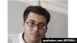 Түркмөнстандык оппозициячыл активист, блогер Фархад Мейманкулиев. Архивдеги сүрөт.