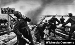 Радянські солдати готуються до форсування Дніпра, осінь 1943 року
