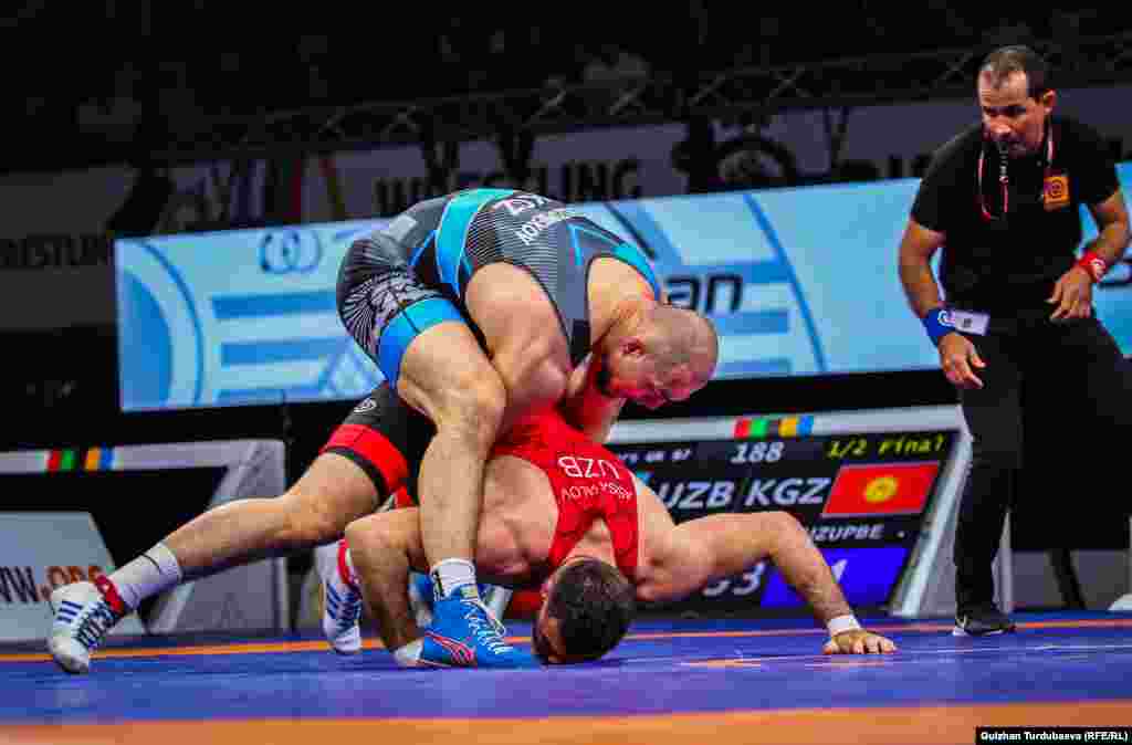 Балбан Үзүр Жусупбеков 97 килограмм салмакта өзбекстандык балбан Рустам Ассакаловго жеңилип калды.&nbsp;