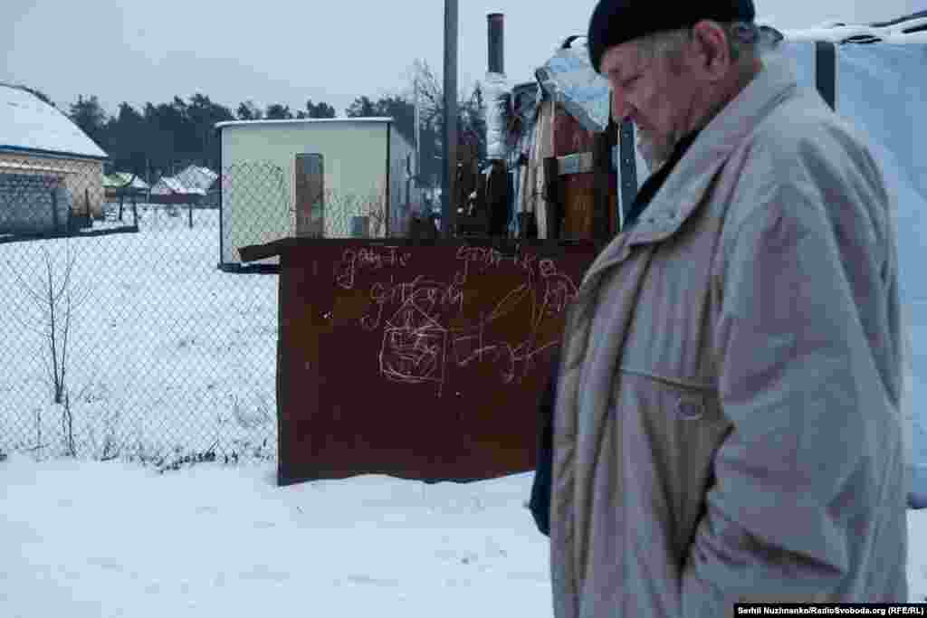 &laquo;Ми запрошували в село благодійні фонди, які відновлюють Ірпінь, Бучу. Вони говорять, що в них проєкт тільки на Ірпінь і Бучу&raquo;, &ndash;&nbsp;каже місцевий житель