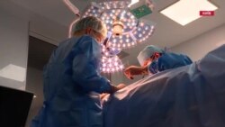 «Не вірять, що все безкоштовно»: як благодійники допомагають українцям позбутися рубців від війни