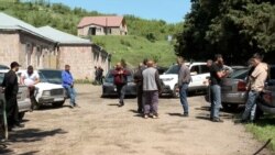 Տավուշի մարզպետը Կիրանցում հանդիպեց գյուղացիների հետ, ինչից հետո նրանք բացեցին ճանապարհը