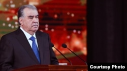 Емомалі Рахмон закликав своїх співвітчизників проявляти політичну пильність