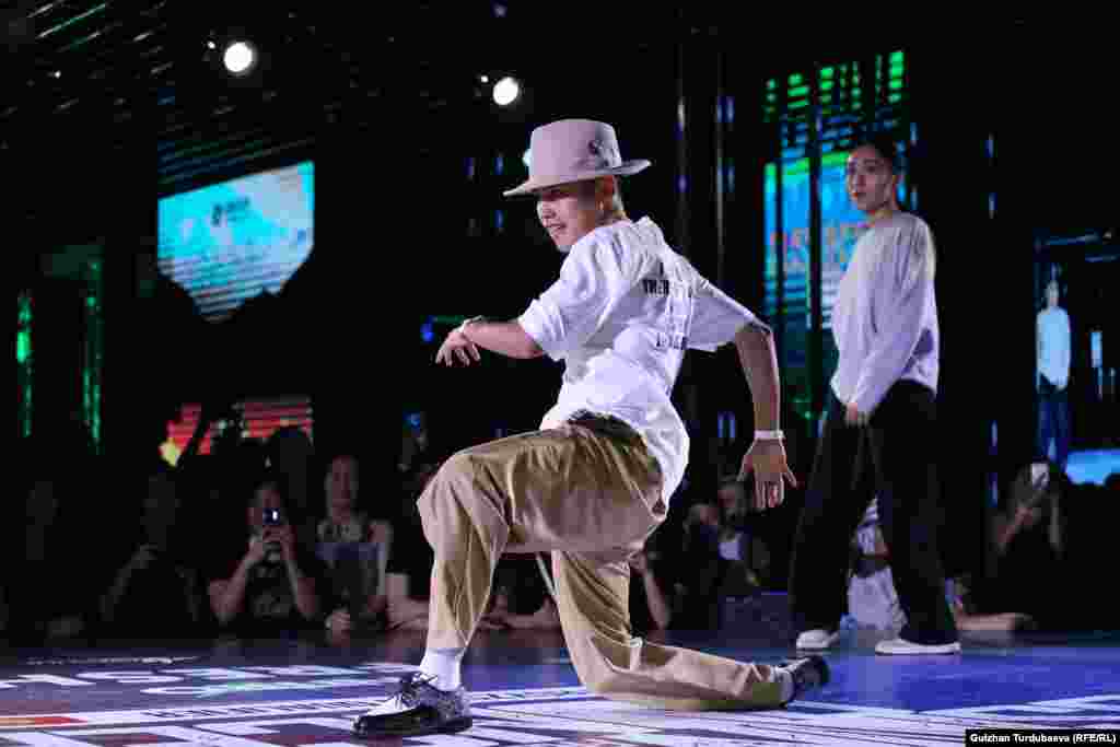 Fusion Concept Festival деп аталган заманбап бий боюнча сынак быйыл&nbsp;Бишкекте үчүнчү жолу өтүп жатат.&nbsp;