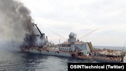 Російський крейсер «Москва» після влучання в нього українських ракет «Нептун» у Чорному морі