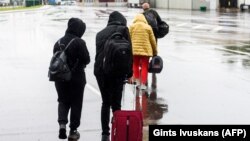 Украинские беженцы на латвийской границе