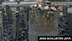 Адзін з мэмарыялаў у Бухэнвальдзе 
