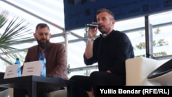 Український письменник Сергій Жадан під час виступу на книжковому фестивалі у Празі. 12 травня 2023 року