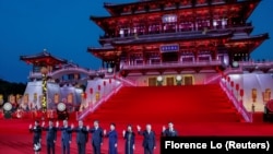 Орталық Азия –  Қытай саммитіне қатысушы елдердің басшылары қолдарын бұлғап тұр. Қытай, Сиань, 19 мамыр 2023 жыл.