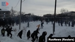 Во время протеста возле суда в городе Баймак республики Башкортостан, 17 января 2024 г.