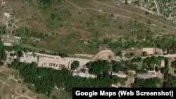 Yuharina balkasındaki arbiy bölük, Google uydu haritasınıñ ekran resmi