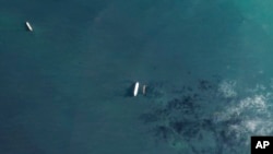 Asiyada İran neftini aparan tankerin peyk görüntüsü.