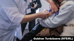 Кызамыкка каршы эмдөө. Кыргызстан. 2023-жыл.