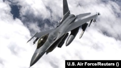 Літак F-16. «Ідеально було б під землю заховати» – сказав Ігнат.