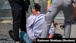 Սլովակիա - Ռոբերտ Ֆիցոյի վրա կրակ արձակած անձի ձերբակալությունը, Հադլովա, 15-ը մայիսի, 2024թ. 