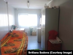 Кімната у контейнерному містечку в Німеччині, де мешкає Світлана Садова