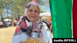 Мөнәвәр Яфай бавырсак пешергән