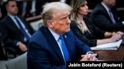 Раніше Дональд Трамп звернувся до Верховного суду США, наполягаючи на своєму позові, відхиленому судами нижчих інстанцій, про те, що він має імунітет від судового переслідування за спробу скасувати свій програш на виборах 2020 року