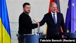 Президент України Володимир Зеленський і канцлер Німеччини Олаф Шольц (праворуч). Берлін, 14 травня 2023 року (фото ілюстративне)