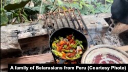 Гатуюць ежу на дровах