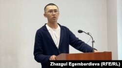 Ырыс Жекшеналиев сот залында. 15-май, 2023-жыл.