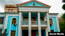 "Манас" улуттук академиясы жайгашкан имарат.