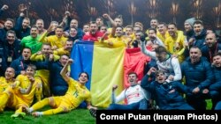 România a reușit o calificare nesperată la Campionatul European de fotbal din Germania, ca echipă neînvinsă în preliminarii, după ce ratase precedentul turneu final.