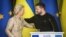 Ukrainian President Volodymyr Zelenskiy (right) and European Commission President Ursula von der Leyen attend a press conference in Kyiv on November 4.