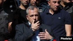 Armenia - Samvel Shahramanian addresses protesters outside the Karabakh mission in Yerevan, October 20, 2023.