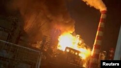 Як пишуть російські телеграм-канали, пожежа сталася нібито внаслідок атаки дронів.