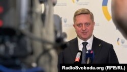 «Наше завдання як держави – це створити умови громадянам, які хочуть захищати свою державу в Україні, створити всі умови для такого повернення», – сказав Василь Зварич