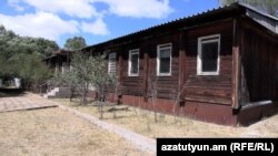 Լեռնուտի դպրոցի նախկին շենքը