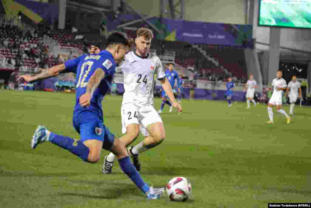 Кыргызстандын футболчулары Тайланд менен буга чейин 2001-жылы беттешкен. Анда Кыргызстандын курамасы 3:1 эсебинде утулуп калган.