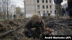 Останнім часом російські війська посилили свої атаки Харкова. На фото: наслідки удару 6 квітня 