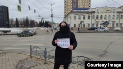 Пикет Михаила Гусева против войны в марте 2022 года