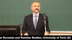 У повідомленнях не йдеться про те, чи Морозов визнав провину