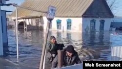 Казакстандын Аралтал айылынын тургундарын эвакуациялоо учуру. Батыш Казакстан облусу. 30-март, 2024-жыл.