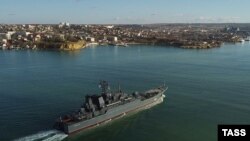 Вялікі дэсантны карабель «Калининград» ў часе заходу на галоўную базу Чарнаморскага флёту Расеі ў Севастопалі ў 2024 годзе. Ілюстрацыйнае фота