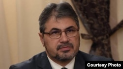 Istoricul Dorin Dobrincu de la Institutul de Istorie "A. D. Xenopol" explică cum ar trebui să suplinească profesorul de la clasă manualele caduce.